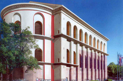 Die Konstantinbasilika trug urspr&uuml;nglich, d.h. im 4. Jh. n.Chr., au&szlig;en einen dreilagigen 