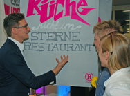 Pr&auml;sentation ist alles: Thomas Mnich, BA Advertising Design/Lighting Design, stellt seine Image