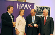 Dr. Ulrich Stiebel erh&auml;lt den HAWK-Preis
