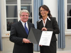 Erste Frau mit Ehrensenatorw&uuml;rde an der HfWU: Prof. Dr. Susanne Ertle-Straub erh&auml;lt von Hf