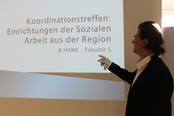 Dr. Andreas W. Hohmann er&ouml;ffnet das Koordinationstreffen