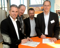 Bei der Unterzeichnung des Kooperationsvertrages: (v.l.n.r.) Frank Melchior, Prof. Dr. Alfred Breuke